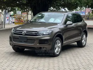 Volkswagen Touareg 2012 Gold