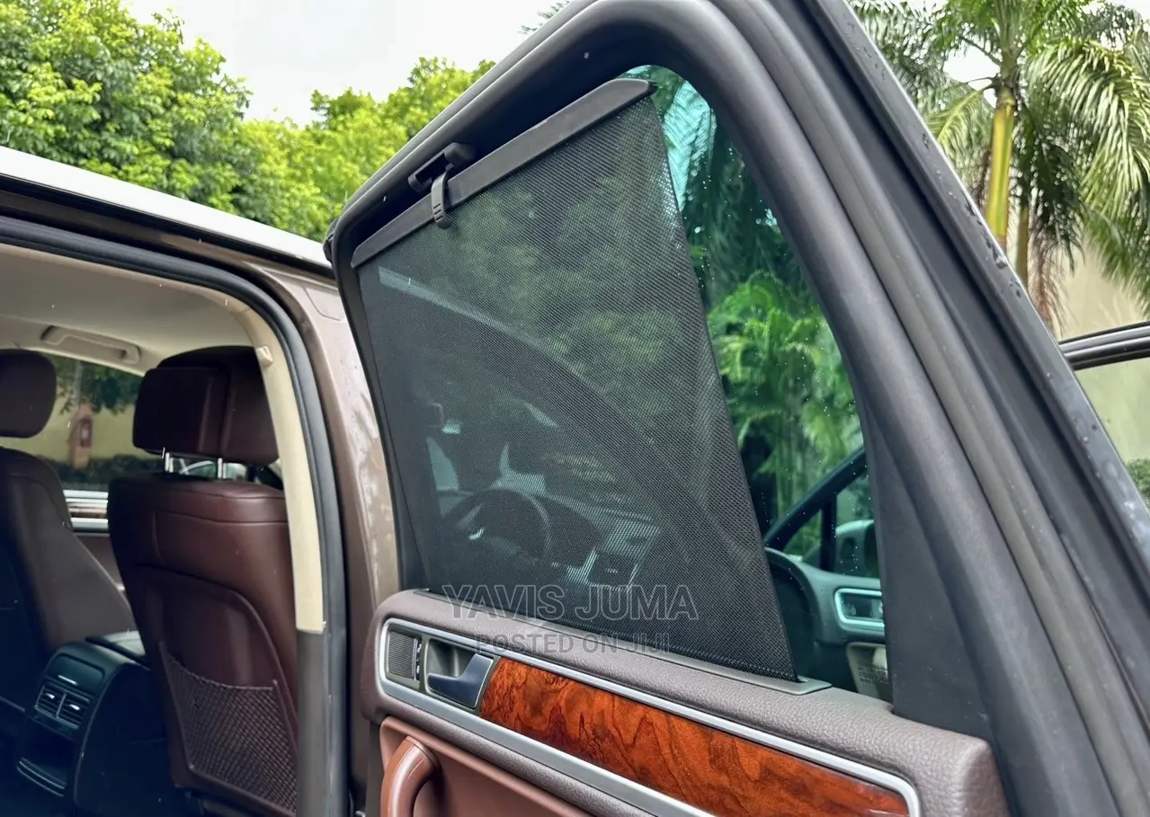 Volkswagen Touareg 2012 Gold