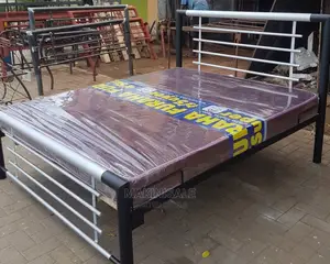 Kitanda Na Godoro Lake Vyote Kwa Pamoja