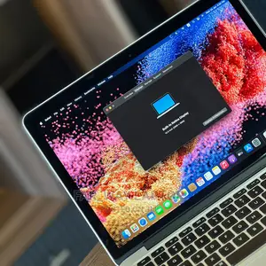 New Laptop Apple MacBook Pro 2015 8GB Intel Core I5 SSD 256GB