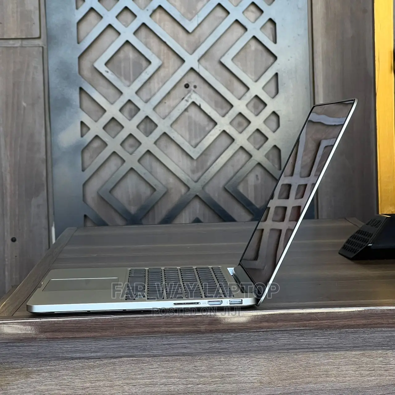New Laptop Apple MacBook Pro 2015 8GB Intel Core I5 SSD 256GB