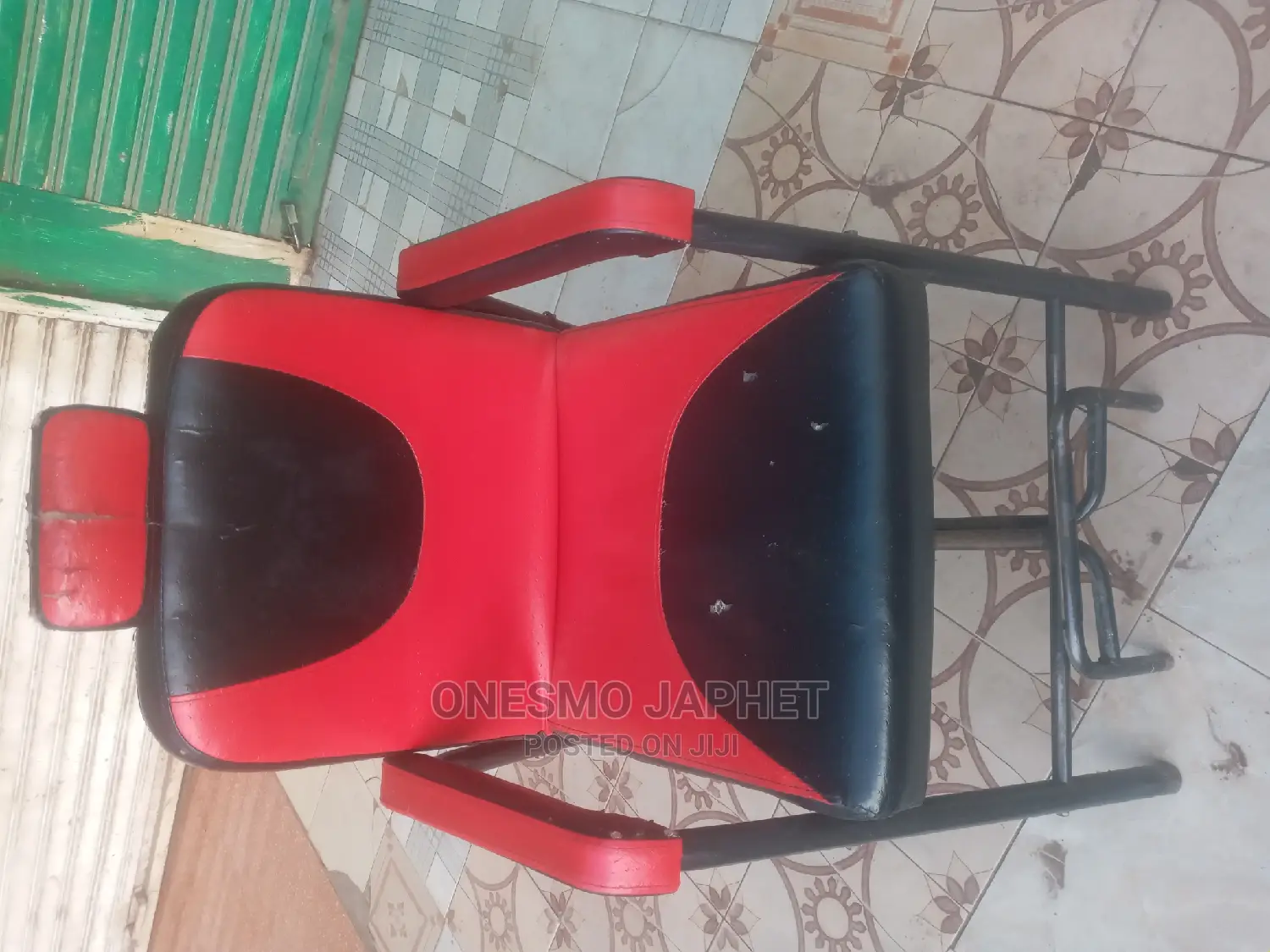 Scrubbing Chair