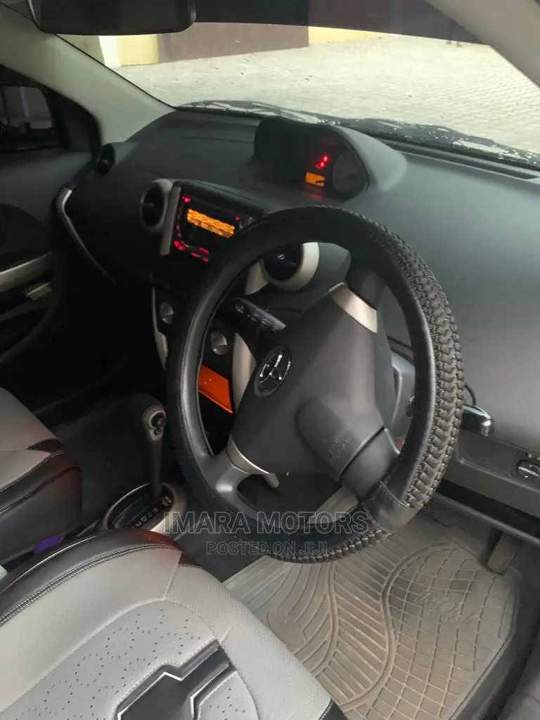 Toyota IST 2005