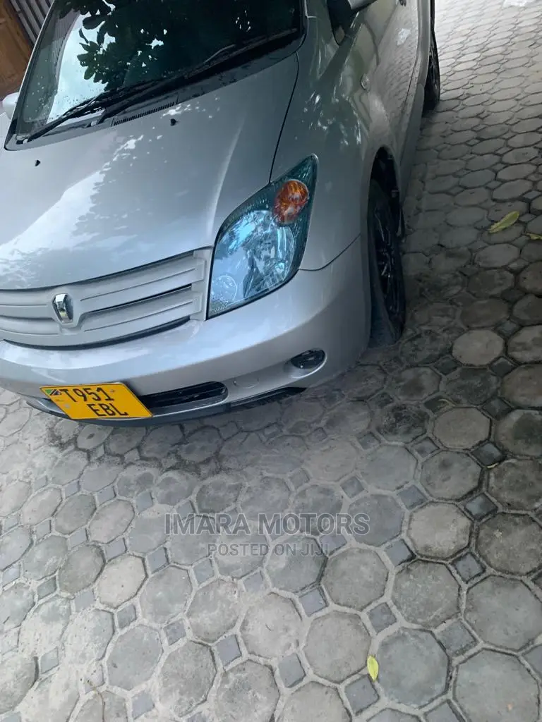 Toyota IST 2005