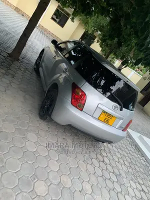 Toyota IST 2005