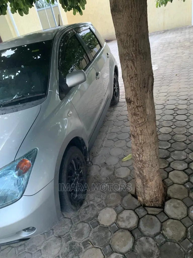 Toyota IST 2005