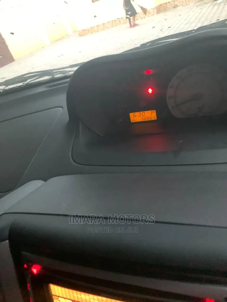 Toyota IST 2005