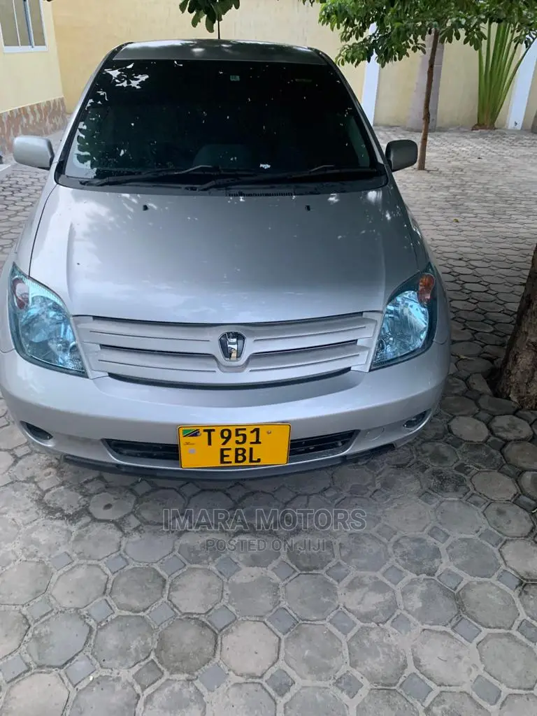 Toyota IST 2005