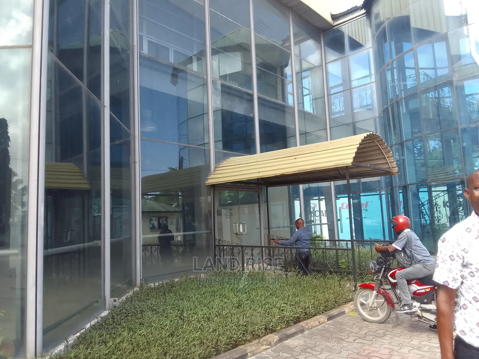Showroom and Warehouse for Rent