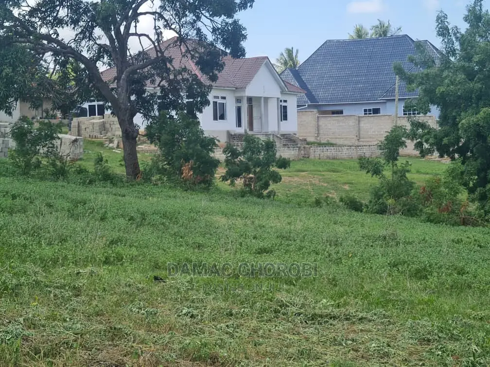 Kiwanja Cha Biashara Makaxi Kinauzwa Qmt 2000 Kibamba
