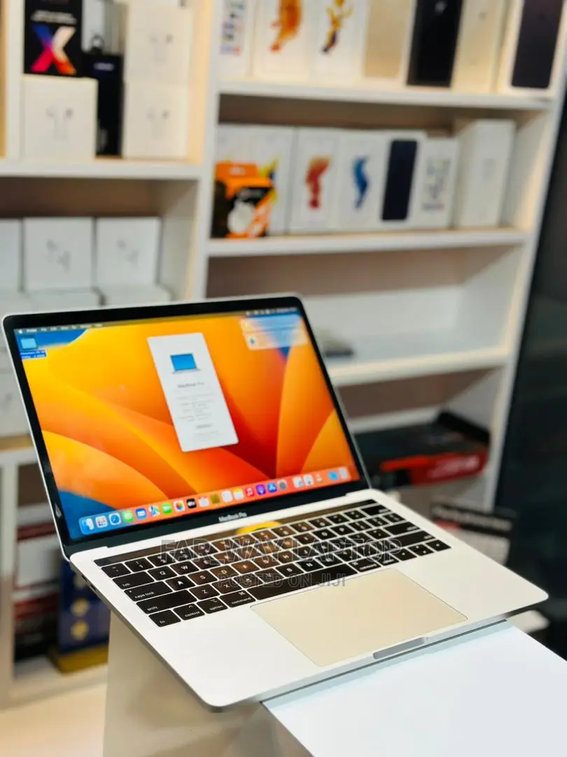 New Laptop Apple MacBook Pro 2019 8GB Intel Core I5 SSD 512GB
