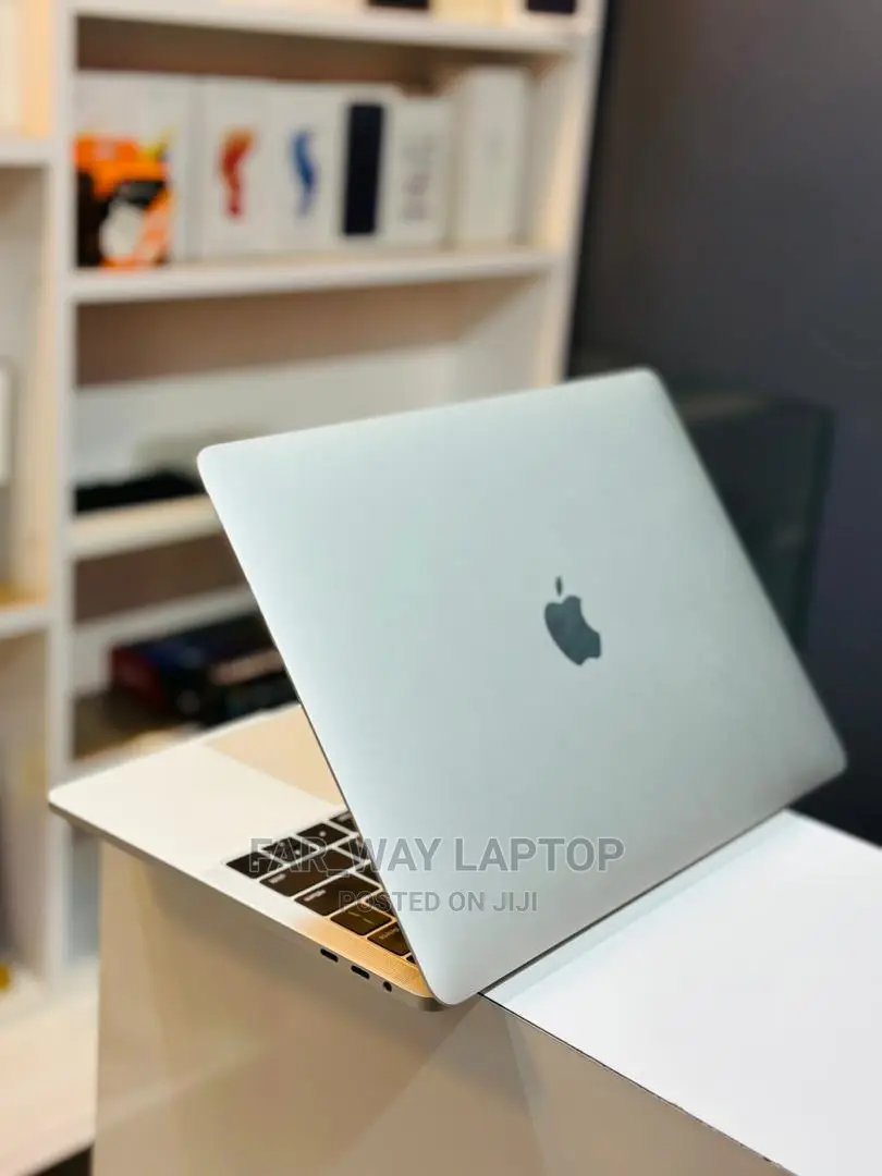 New Laptop Apple MacBook Pro 2019 8GB Intel Core I5 SSD 512GB