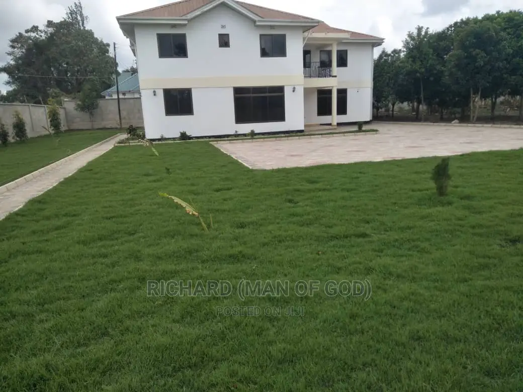 5bdrm Bungalow in Arusha for Rent