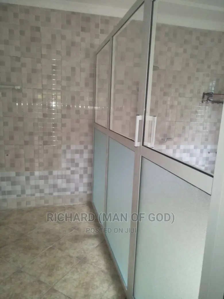 5bdrm Bungalow in Arusha for Rent