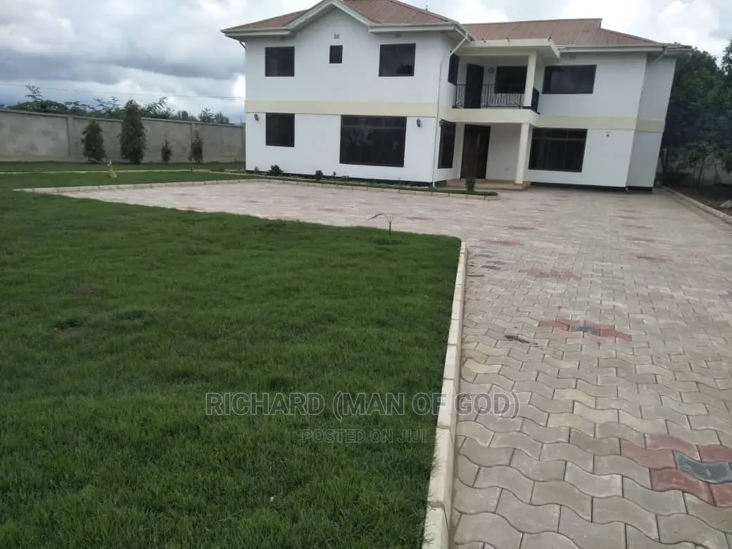 5bdrm Bungalow in Arusha for Rent