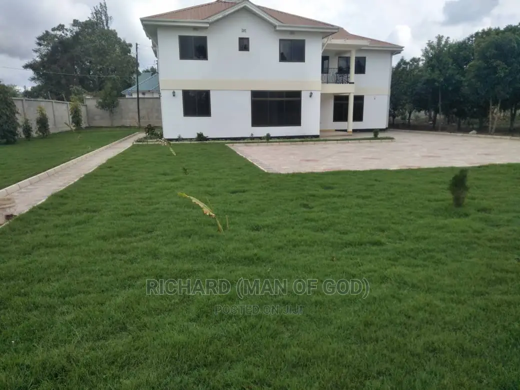 5bdrm Bungalow in Arusha for Rent