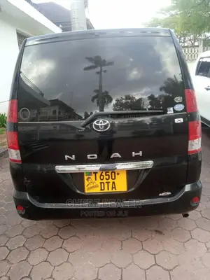 Toyota Noah 2.0 AWD (8 Seater) 2005 Black