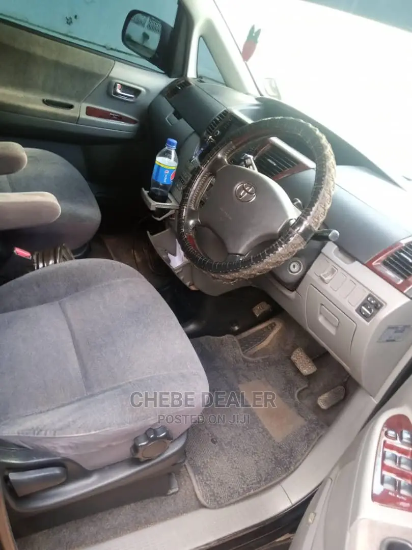 Toyota Noah 2.0 AWD (8 Seater) 2005 Black