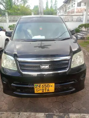 Toyota Noah 2.0 AWD (8 Seater) 2005 Black