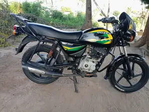 Bajaj Boxer 125 2021 Green