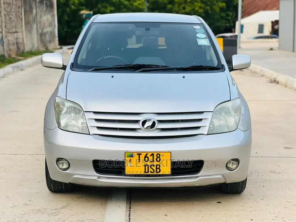 Toyota IST 2005 Silver