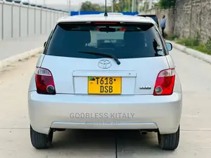 Toyota IST 2005 Silver