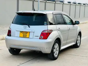 Toyota IST 2005 Silver