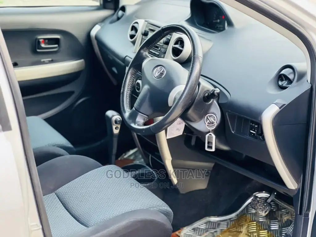 Toyota IST 2005 Silver