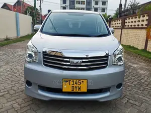 Toyota Noah 2011 Silver