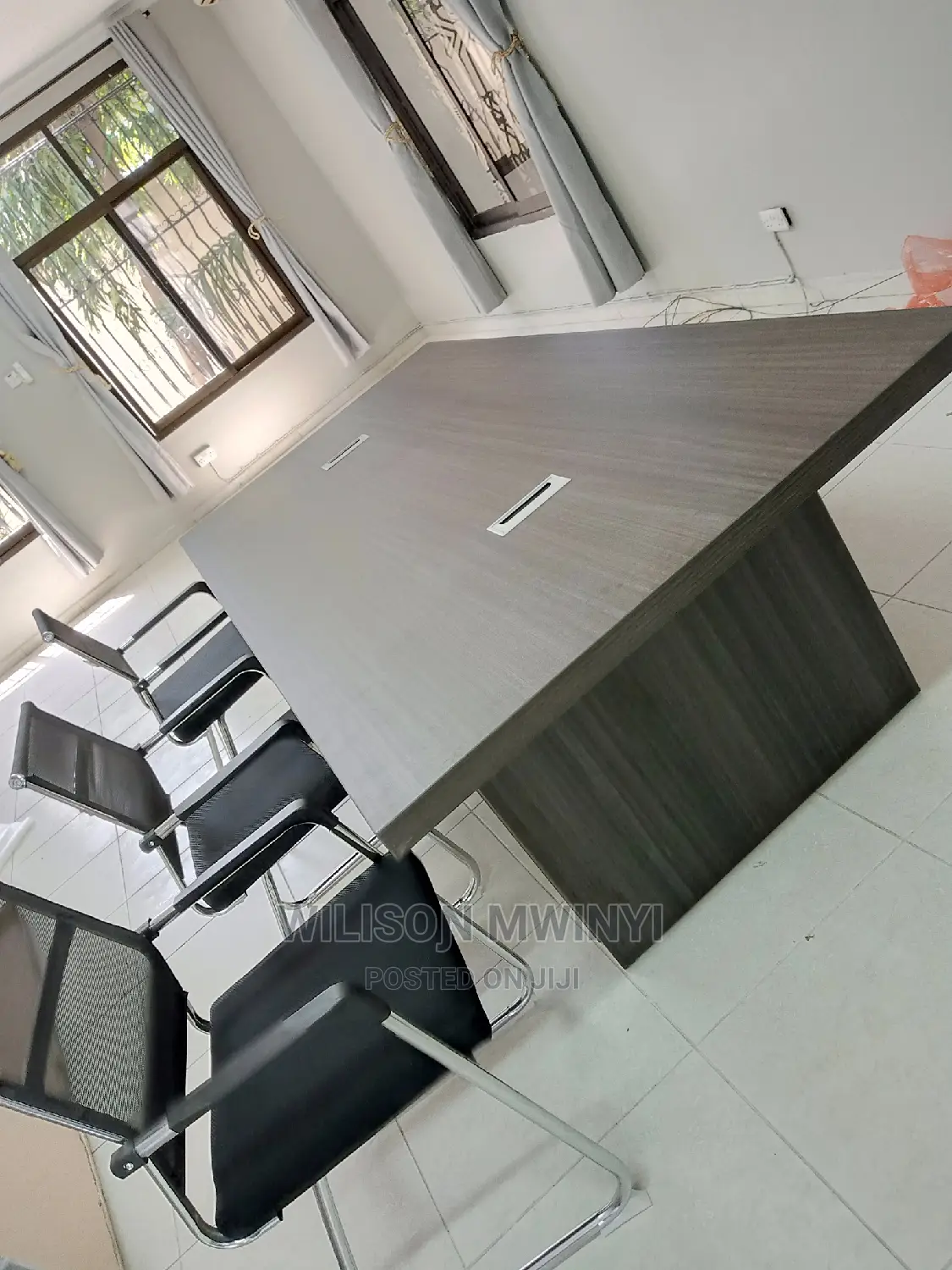 Conference Table(Meza Ya Mikutano)