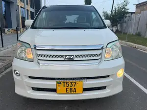 Toyota Noah 2.0 AWD (8 Seater) 2005 White