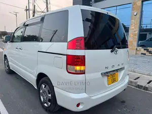Toyota Noah 2.0 AWD (8 Seater) 2005 White