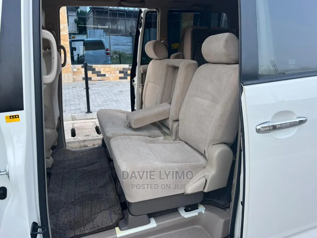 Toyota Noah 2.0 AWD (8 Seater) 2005 White