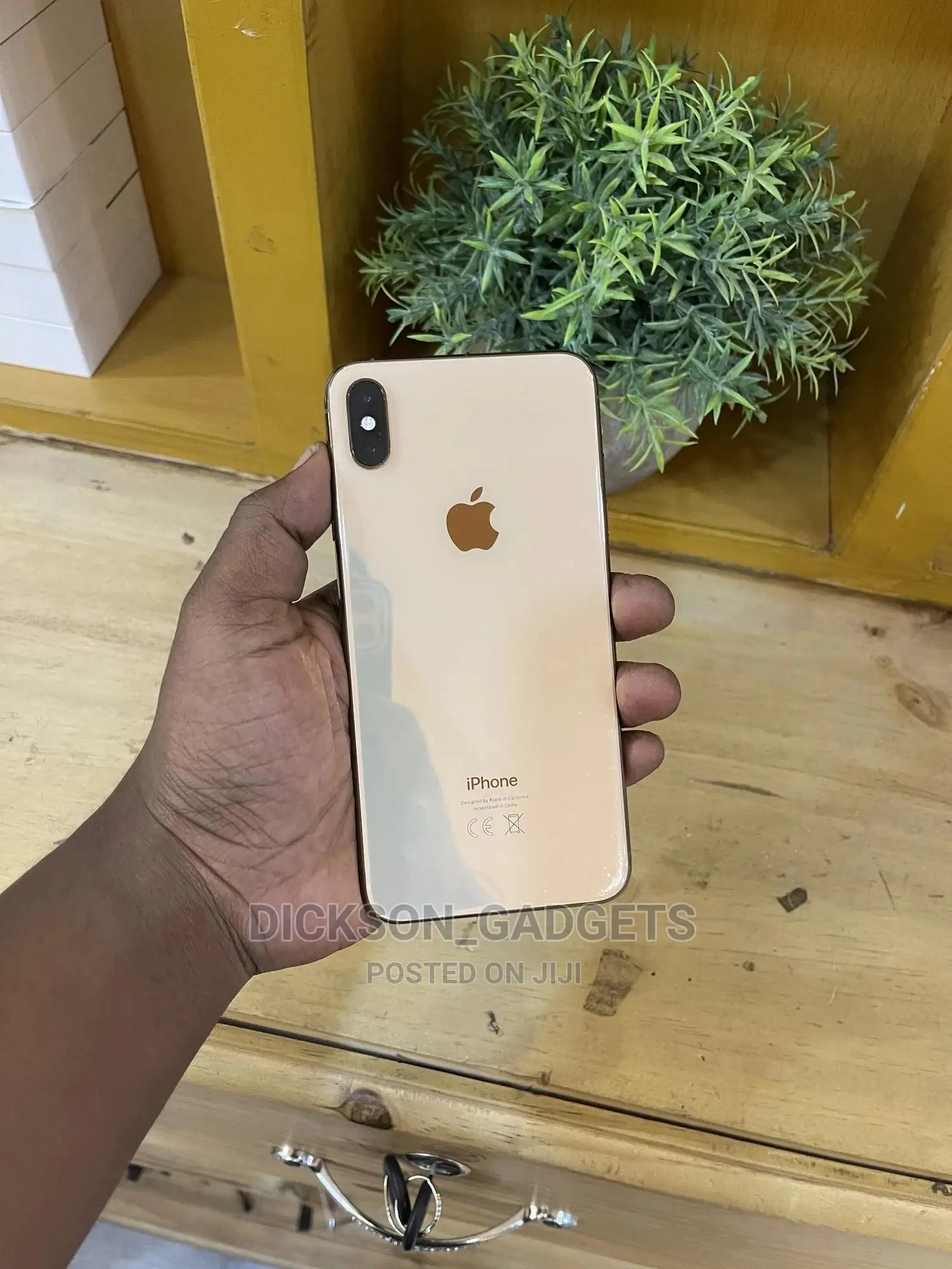 Apple iPhone XS Max 64 GB Gold