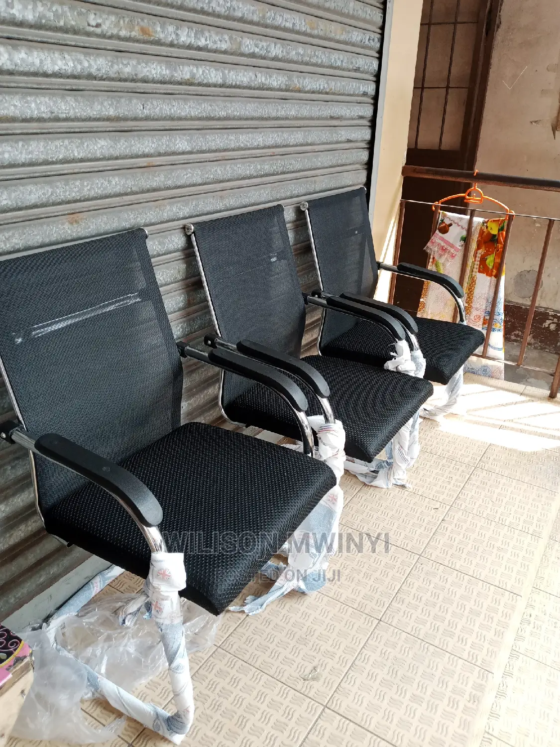 Visitors Chair/Kiti Cha Ofisi