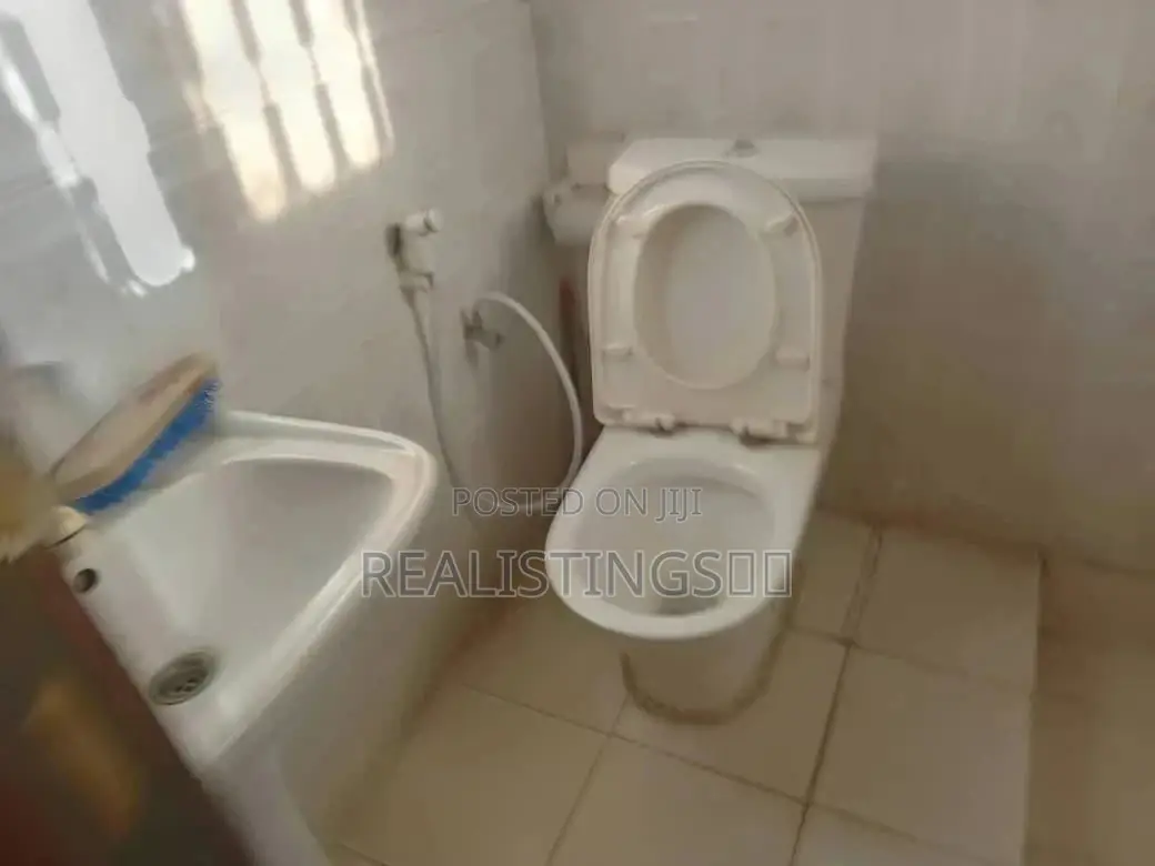 6bdrm House in Mtoni for Sale