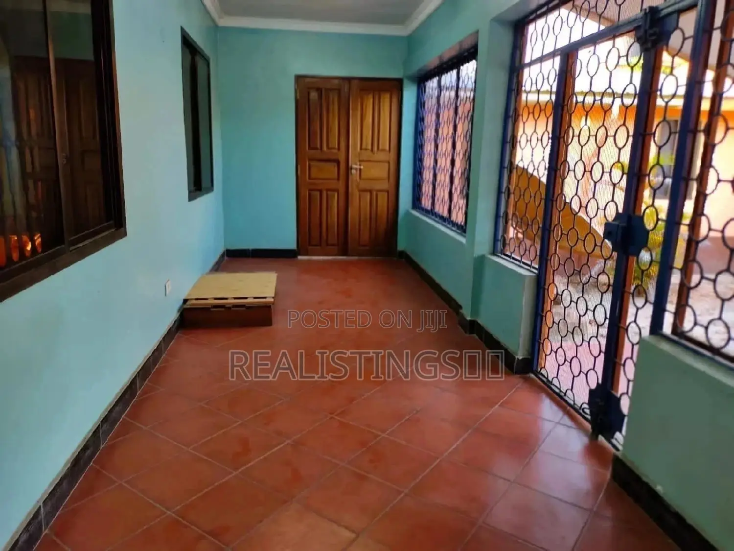 6bdrm House in Mtoni for Sale