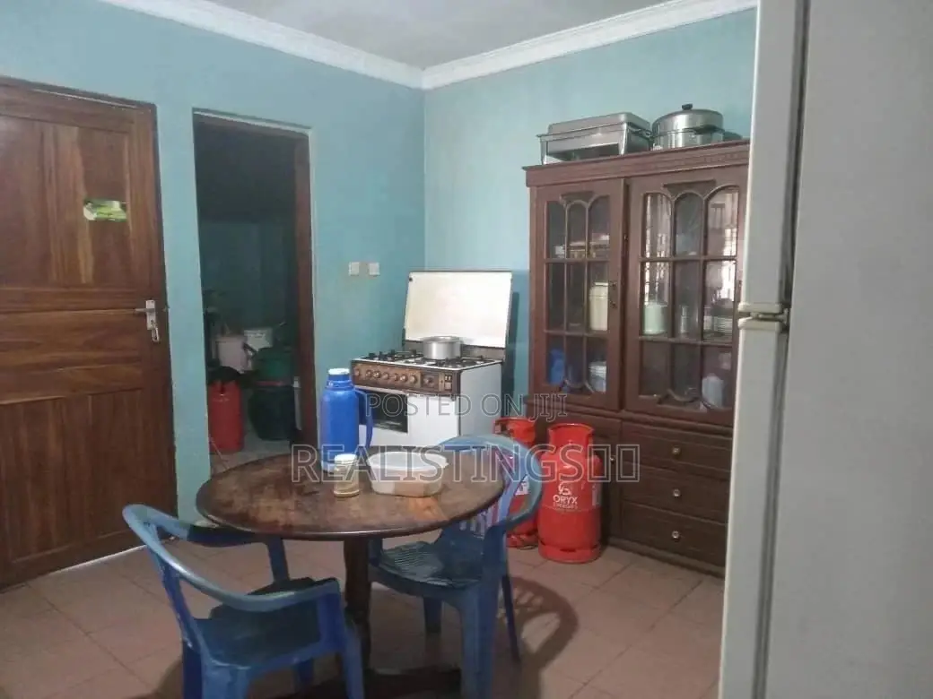6bdrm House in Mtoni for Sale