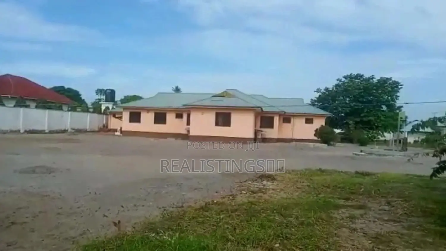 6bdrm House in Mtoni for Sale