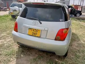 Toyota IST 2003 Silver