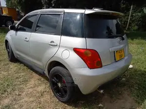 Toyota IST 2003 Silver