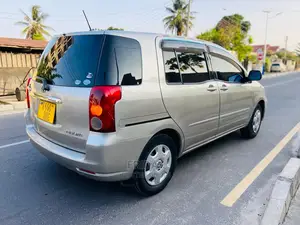 Toyota Raum 1.5 FWD 2004 Silver