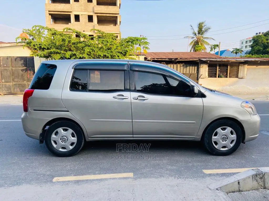 Toyota Raum 1.5 FWD 2004 Silver
