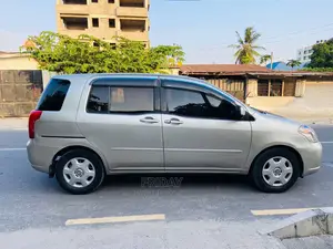 Toyota Raum 1.5 FWD 2004 Silver