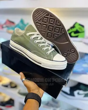 *Converse Og {Chuck Taylor}* *Size 40-45*