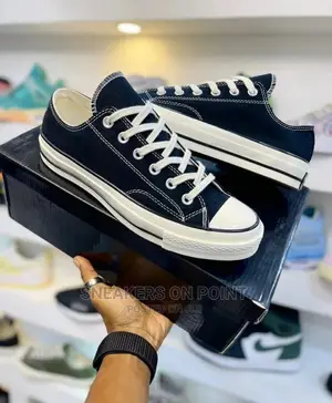 *Converse Og {Chuck Taylor}* *Size 40-45*