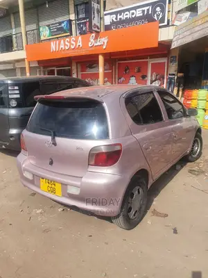 Toyota Vitz 1.3 FWD 5dr 2002 Pink