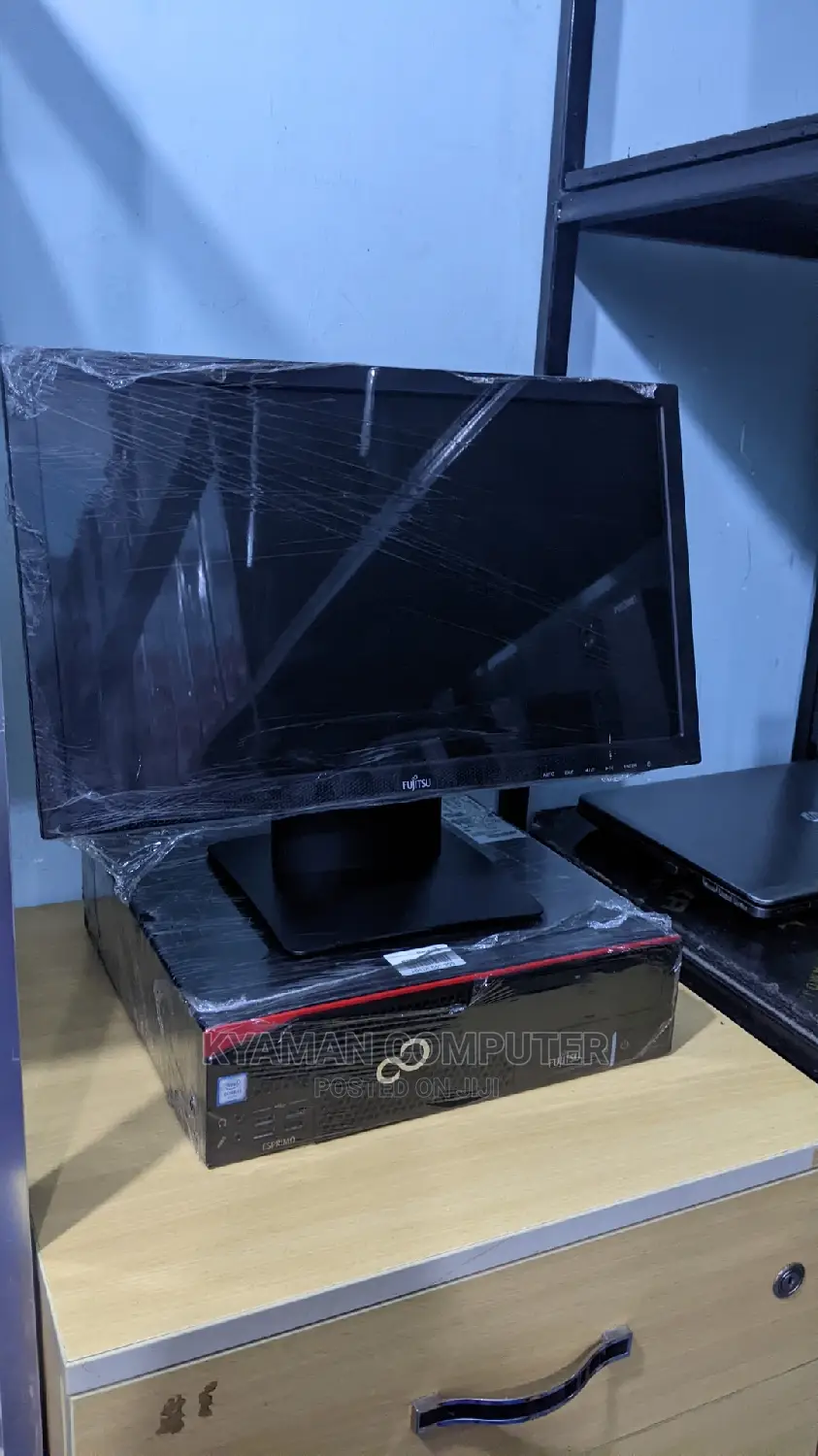 Fujitsu Esprimo D757/E85+ 4GB Intel Core I3 HDD+SSD 500GB