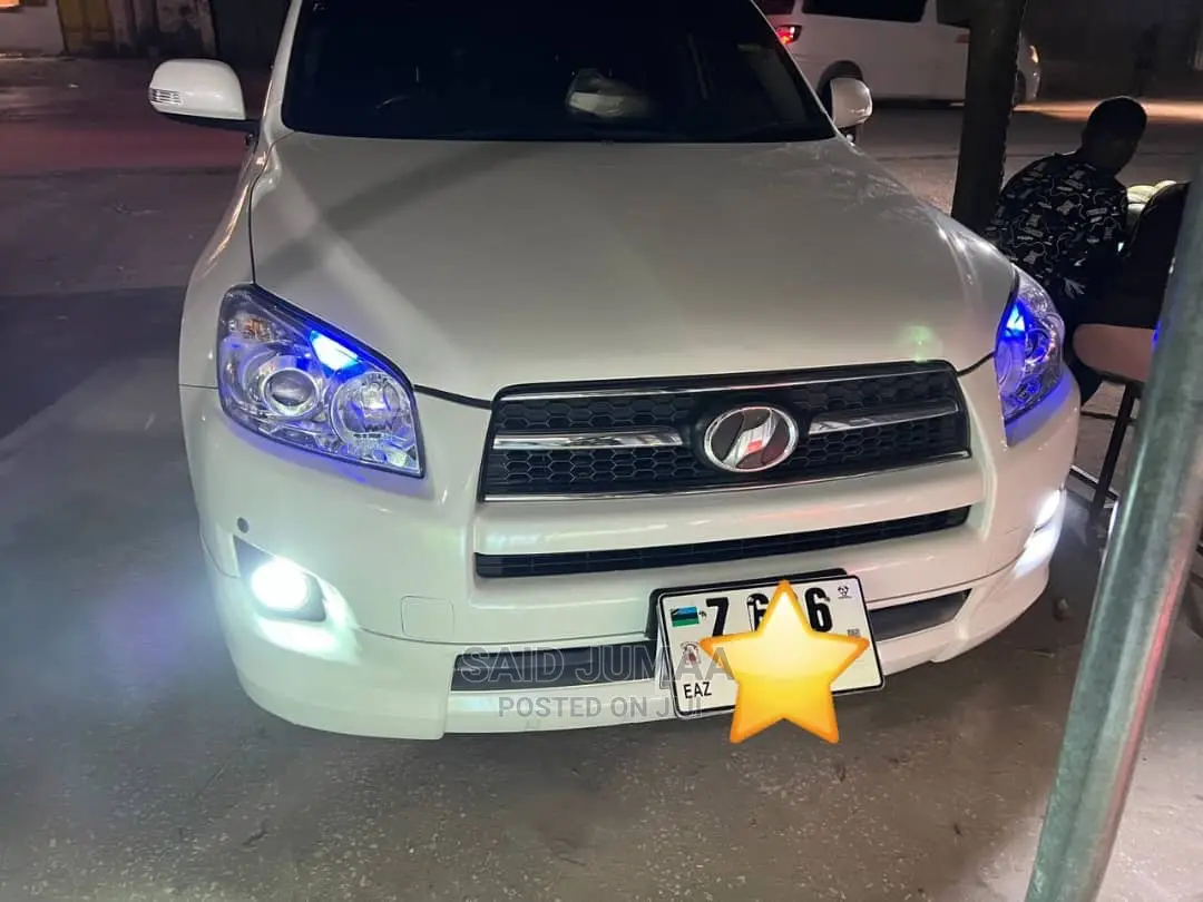 Toyota RAV4 2.5 2010 White