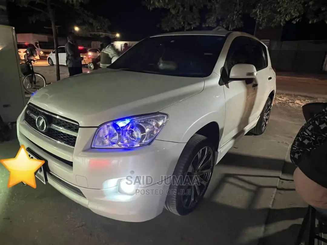 Toyota RAV4 2.5 2010 White